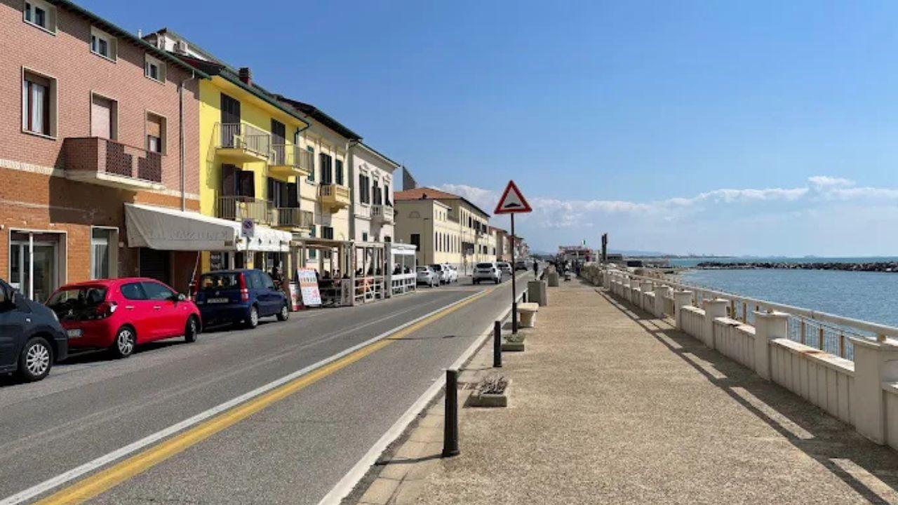 Il lungomare di Marina di Pisa 