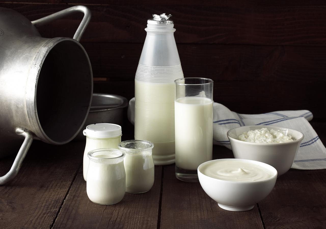 Latte crudo, Burioni lancia l’allarme: «Può essere mortale, va vietato»