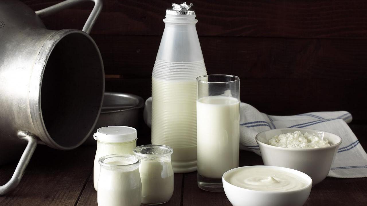 Latte crudo, Burioni lancia l’allarme: «Può essere mortale, va vietato»