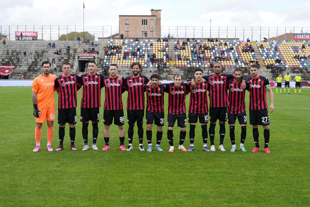 
	La squadra rossonera (foto Nucci)

