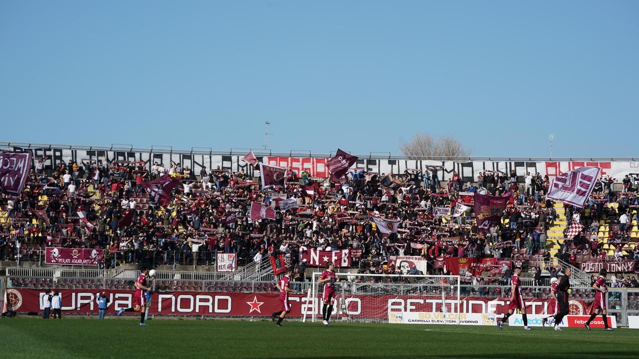 Trasferta vietata ai tifosi del Livorno: domenica non si potrà andare a Seravezza