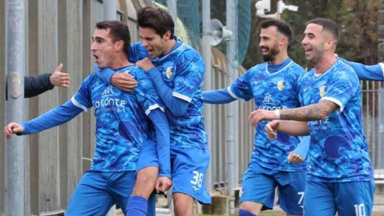 L'esultanza dei giocatori del Prato