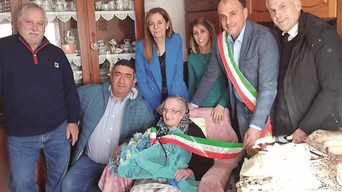 
	La festa per i 104 anni di Maria Nonna a Osilo

