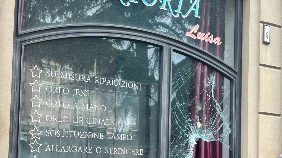 Furto col tombino alla Sartoria Luisa, la dipendente: «È la prima volta in 15 anni»