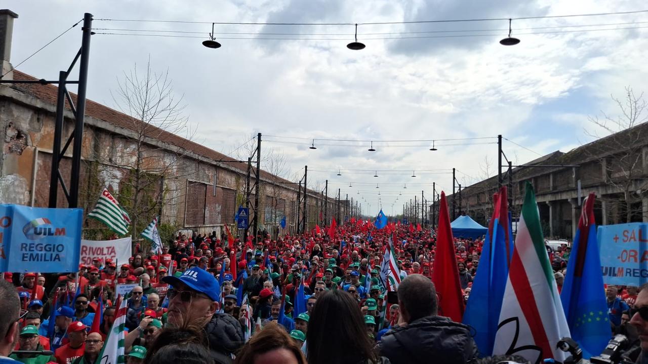 Sciopero dei metalmeccanici a Reggio Emilia, alle ex Reggiane presenti 7mila operai