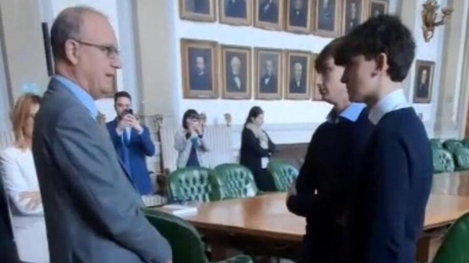 I lucchesi Alessandro e Vittorio, la meglio gioventù ricevuta dal ministro Valditara: il loro gesto e il premio – Video