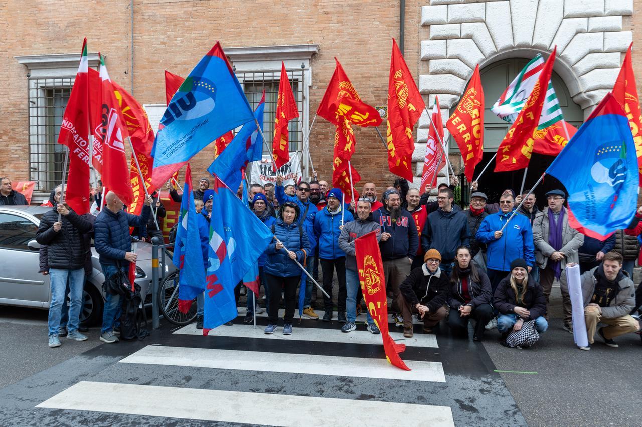 A Ferrara l’urlo dei metalmeccanici: “Tutelate i nostri salari”