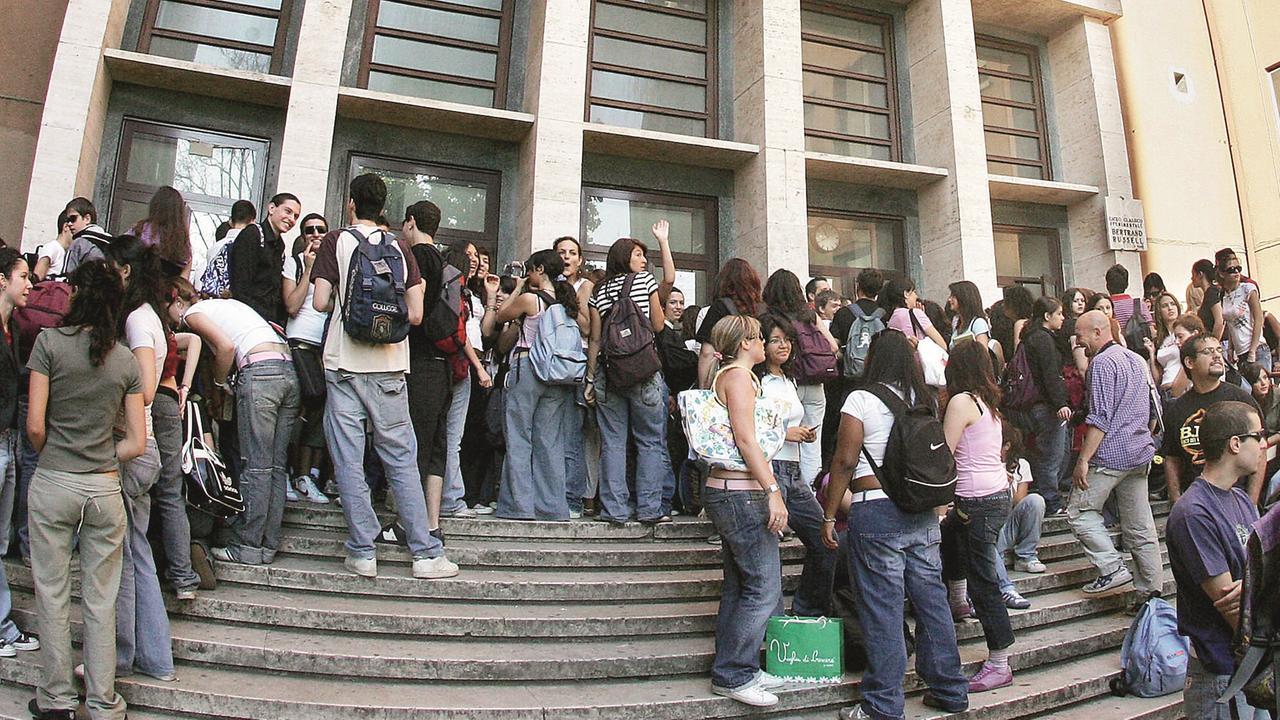 Aggressioni a scuola, la proposta di Valditara: «Arresto per i violenti»