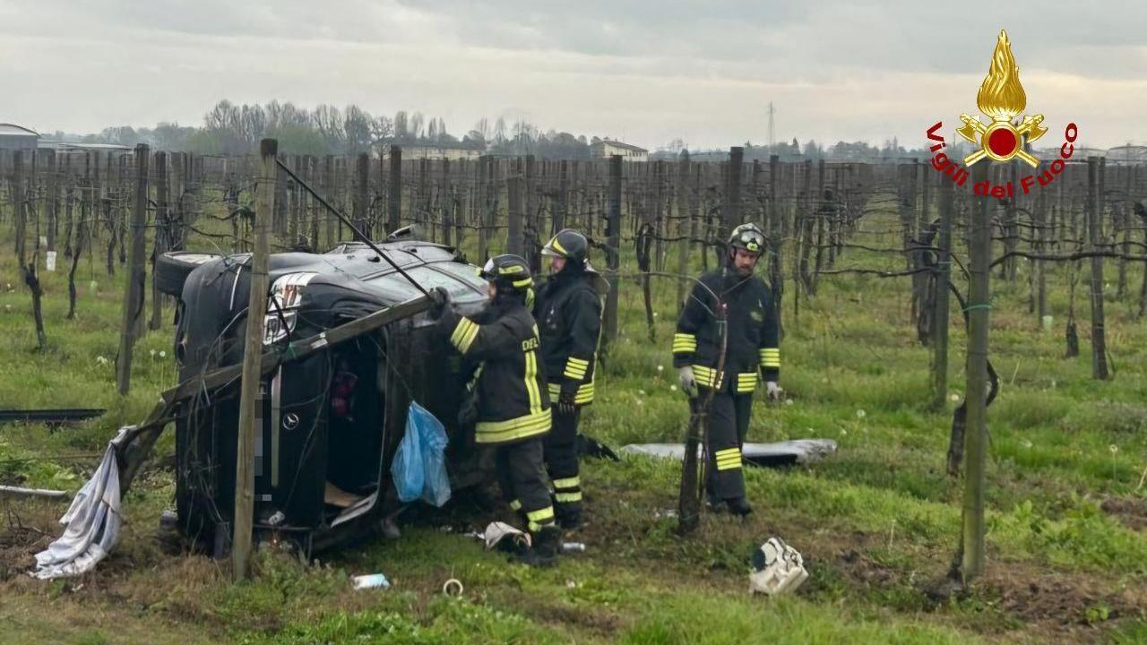 Auto fuori strada a Fontana di Rubiera: una persona ferita