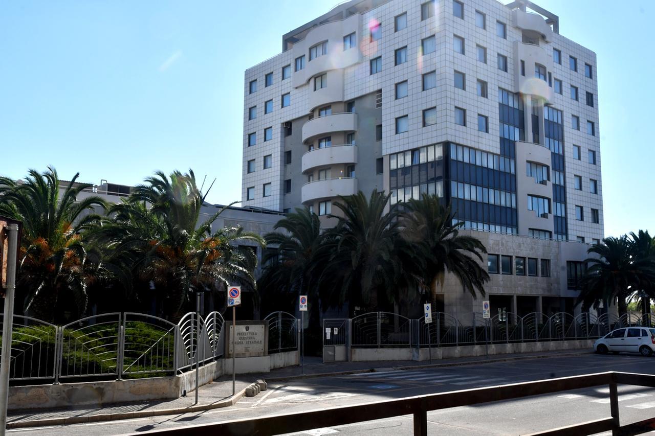 
	L'edificio che ospita i locali della Prefettura e della Questura

