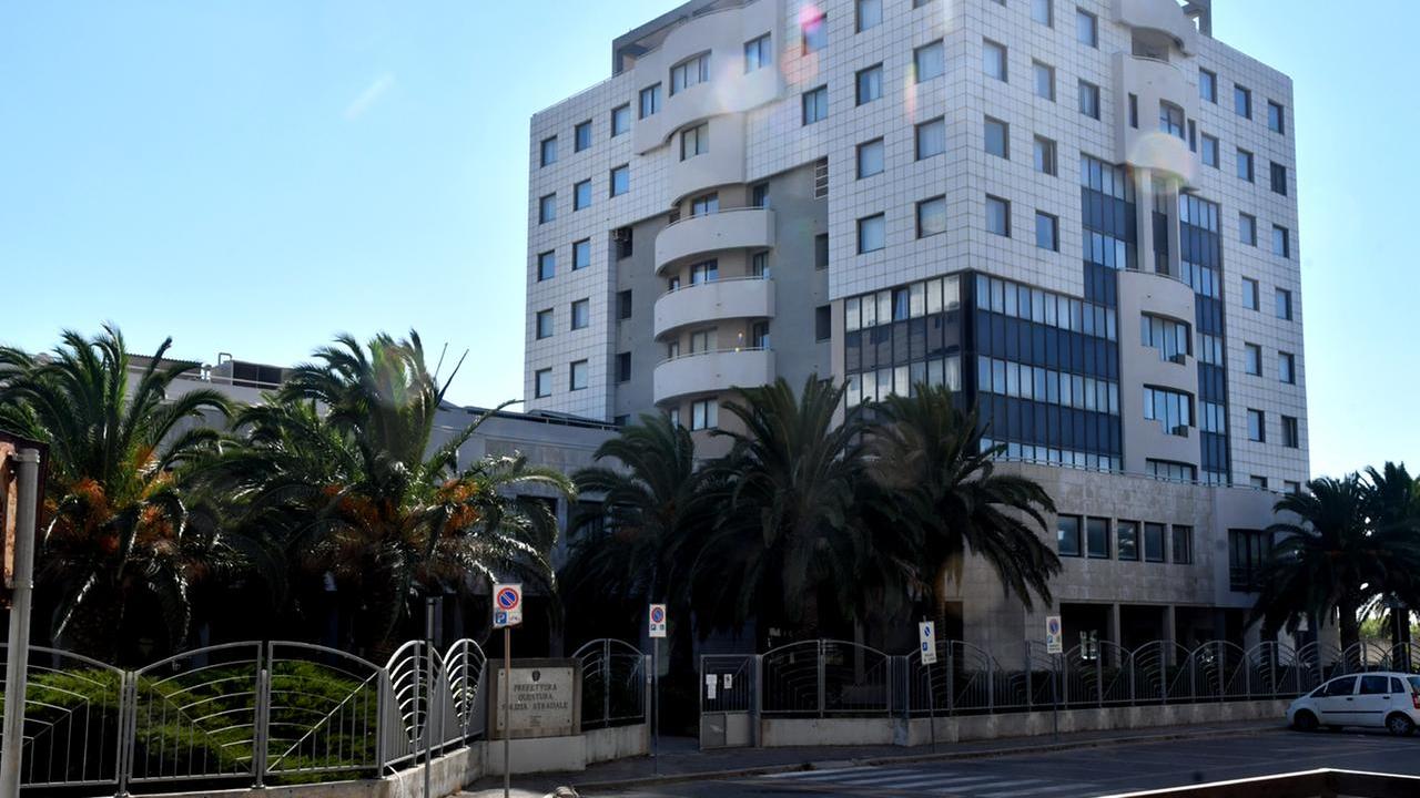 L'edificio che ospita i locali della Prefettura e della Questura