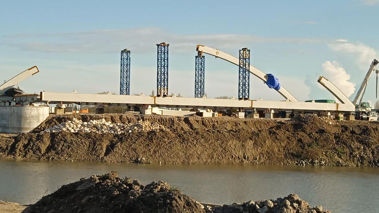 Final di Rero, prime campate del nuovo ponte: fine lavori nel 2027