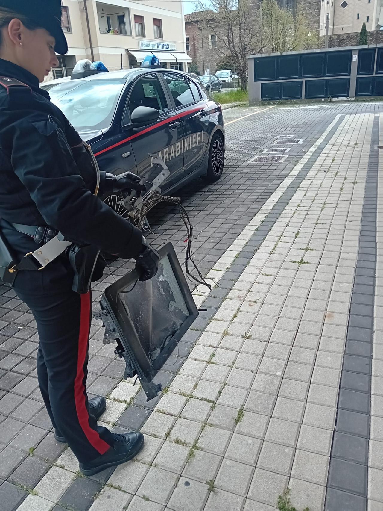 Capannori, fallisce l’assalto al bancomat