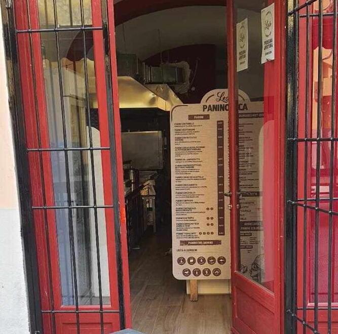 
	Il locale danneggiato

