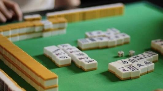 Prato, scoperta una bisca clandestina a Chinatown: 13 denunciati