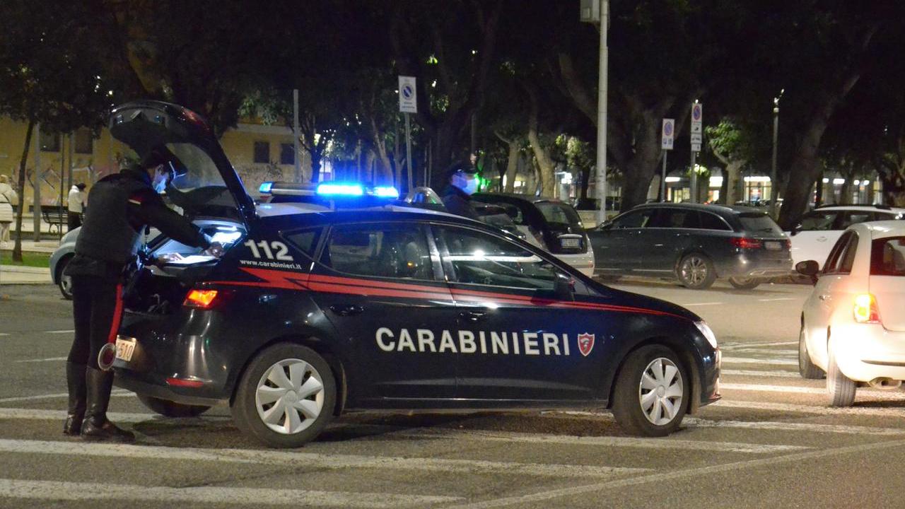 Blitz contro la malamovida: una donna arrestata, cinque segnalati per droga