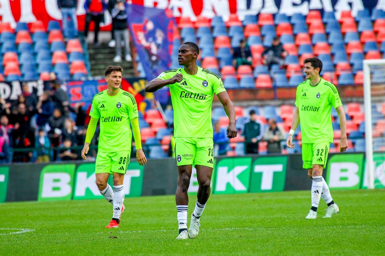 
	La grinta di Idrissa Tour&egrave;

