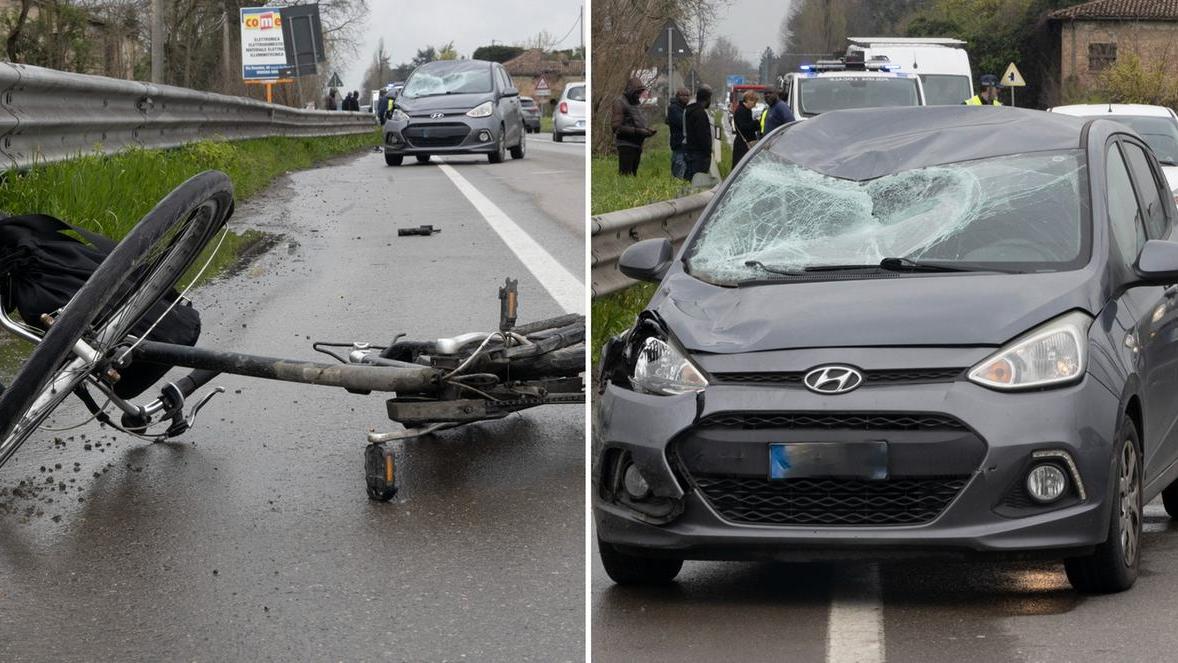 La bici e l'auto dopo l'incidente