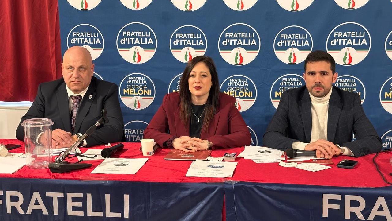 Rocco Rizzo (a sinistra) insieme alla deputata Chiara La Porta (al centro)