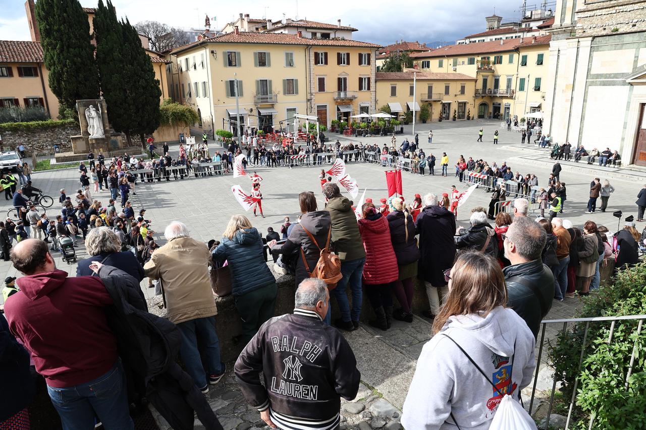 
	L'inizio dei festeggiamenti in piazza delle Carceri (foto Nucci)

