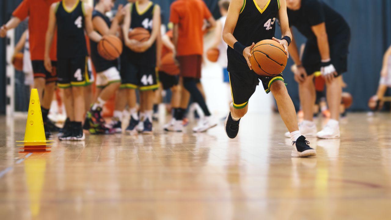 Basket giovanile, sospesa gara della categoria “aquilotti”: «Un genitore ha invaso il campo»