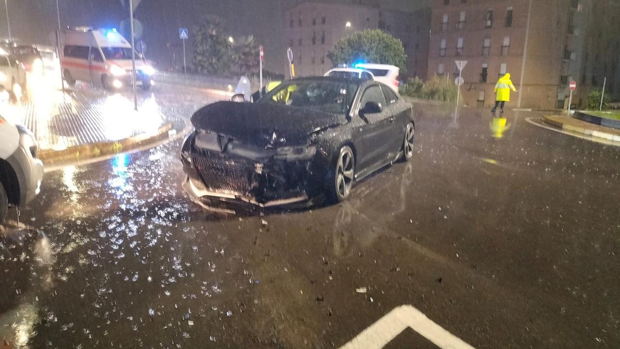 Sassari, scontro nella rotatoria: ferite due donne e un bambino di un anno