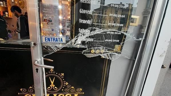 Un’altra spaccata in centro storico: tocca al barber shop Skilissa