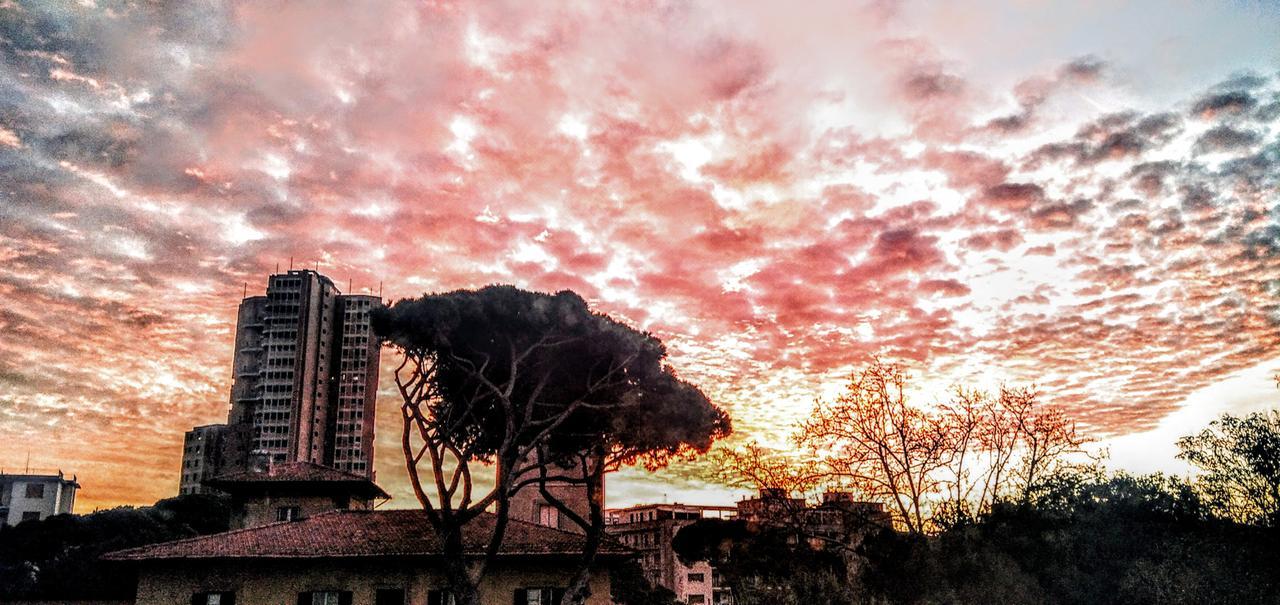 Livorno e l’aurora sul grattacielo. Grazie a Paolo Lupi