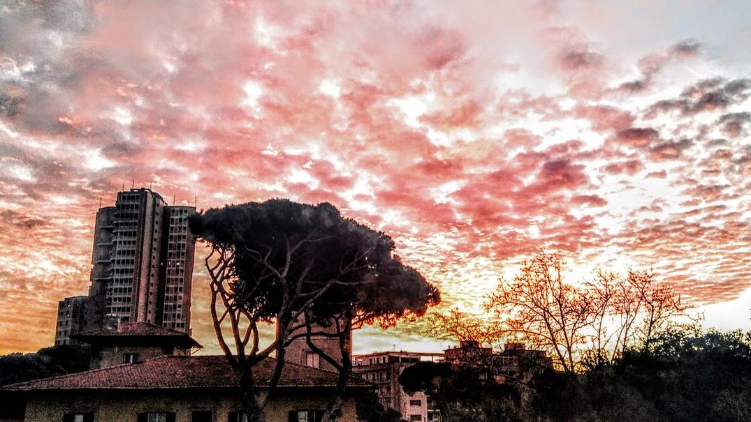 Livorno e l’aurora sul grattacielo. Grazie a Paolo Lupi