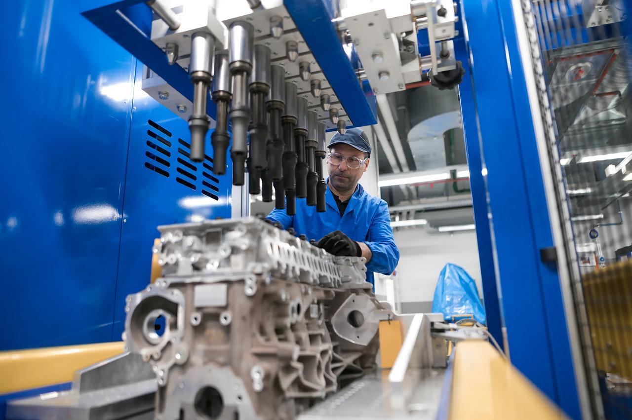 
	Un operaio al lavoro (Foto Imagoeconomica)

