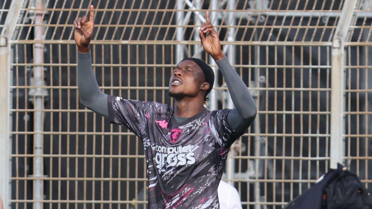 Kouamè esulta dopo il gol