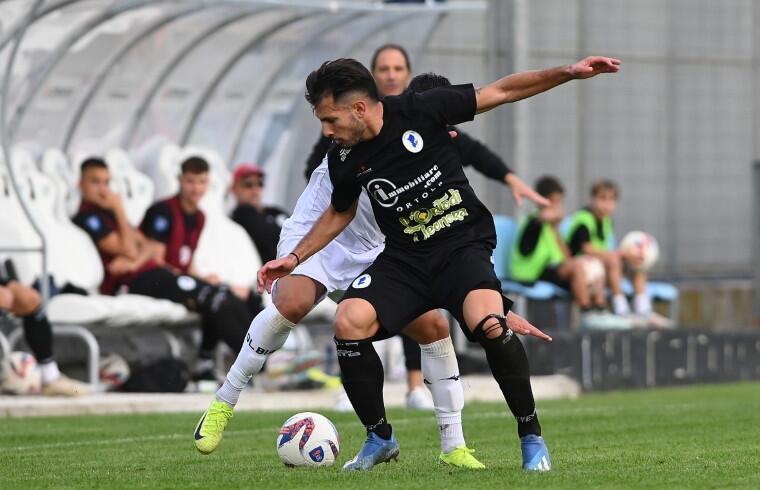 
	Una immagine del derby tra Cos e Olbia

