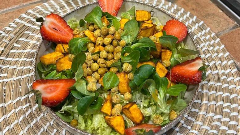 Insalate e pokè, stop ai pregiudizi: «È la vera dieta mediterranea»