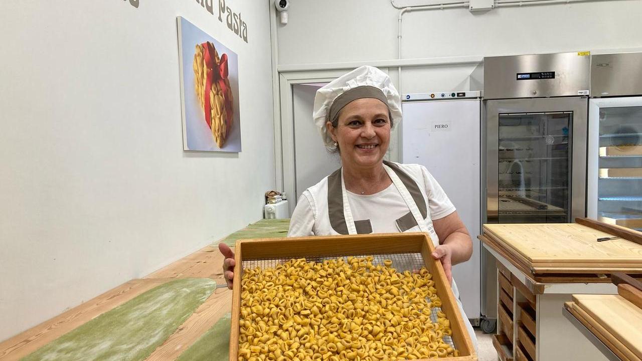 Tania Raimondi nella cucina de L'Angolo della Pasta