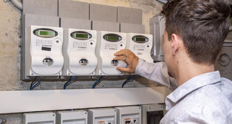 Spese collettive e cambio gestore: ecco le strategie per difendersi dal caro energia