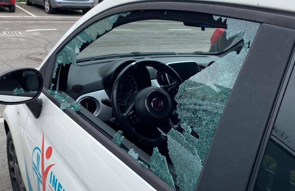 Danni a Infermieri Ferrara: auto vandalizzata e furto