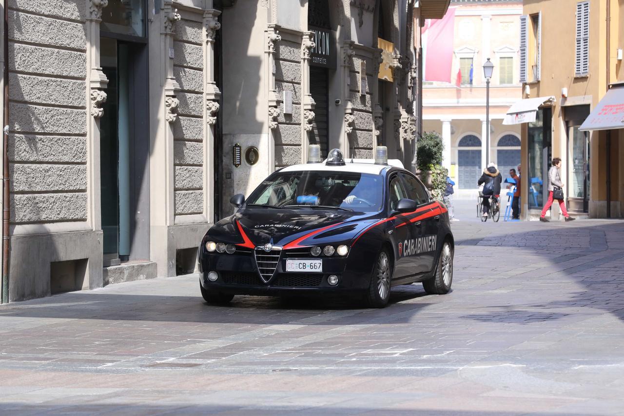 Furti sulle auto a Reggio Emilia: due arresti e refurtiva recuperata grazie alla pattuglia in borghese
