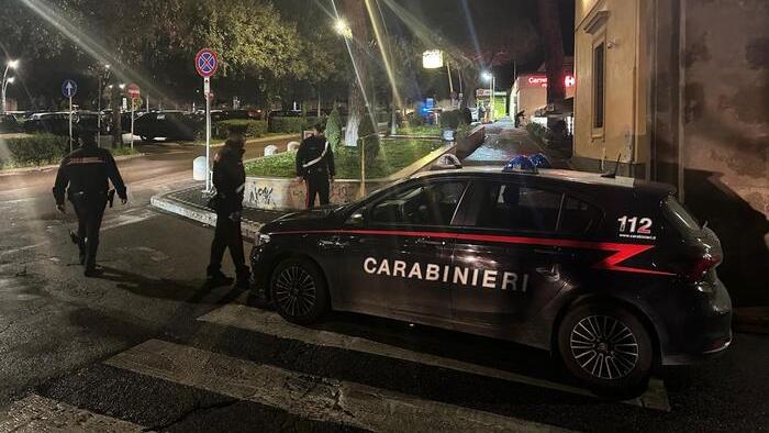 Una pattuglia dei carabinieri (foto d'archivio)