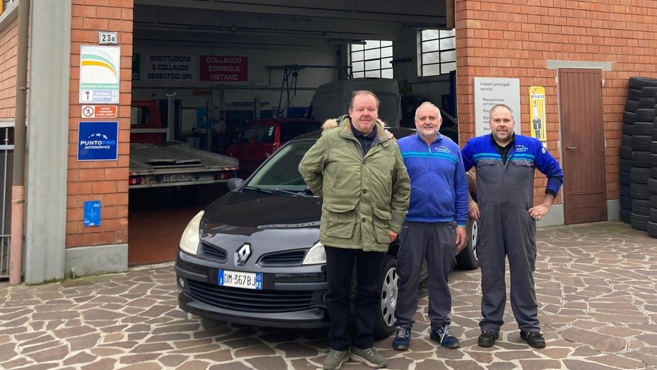 La Clio nera di Cesare Paterlini ha fatto mezzo milione di km e non vuole fermarsi