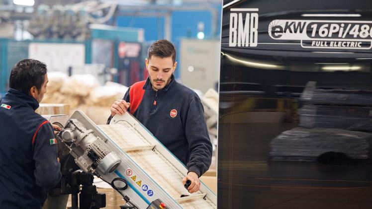 Dipendenti di Fass al lavoro nello stabilimento