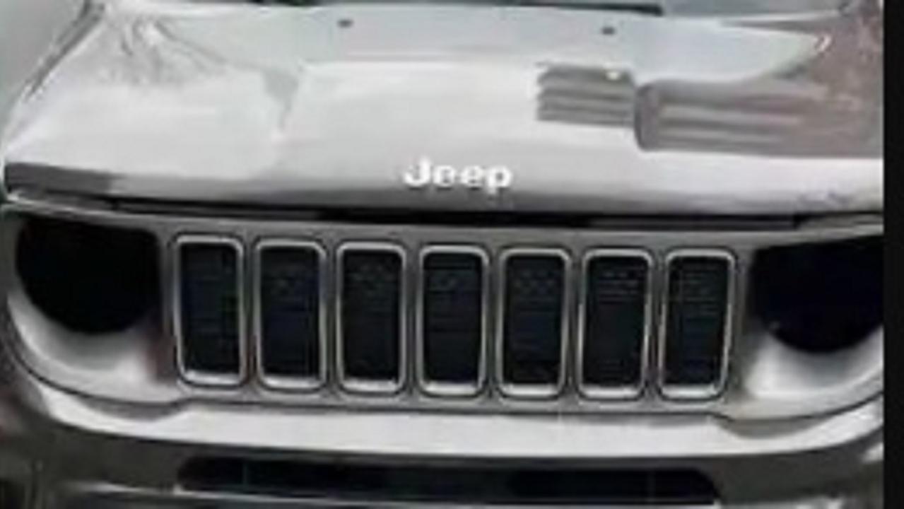 Una Jeep Renegade senza i fanali
