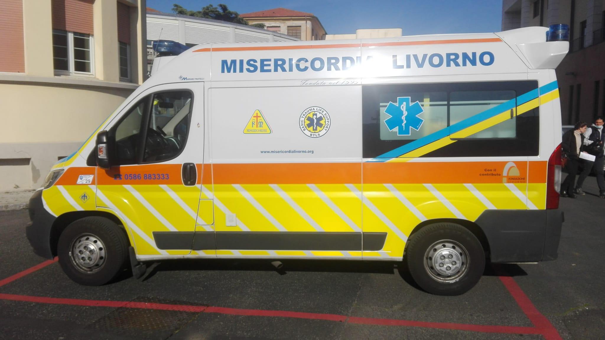 Un'ambulanza della Misericordia di via Verdi (foto d'archivio)