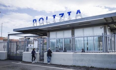 L'ingresso della sede secondaria della questura