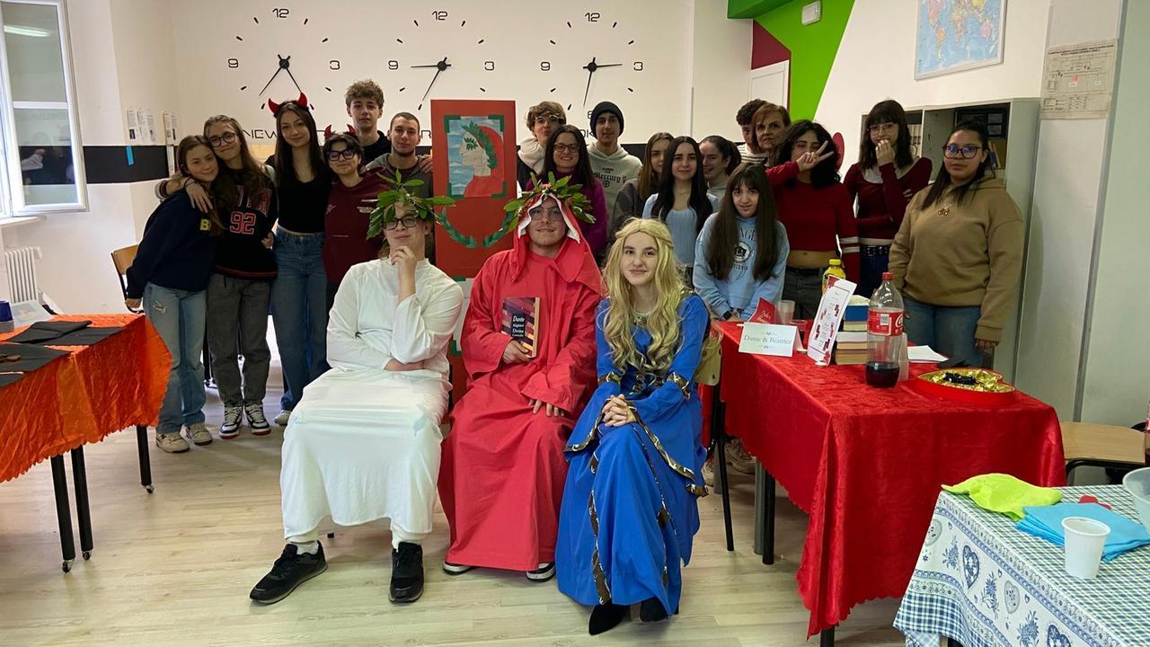 Tavole ispirate alla Divina Commedia: così la 3ªT del Mandela omaggia Dante