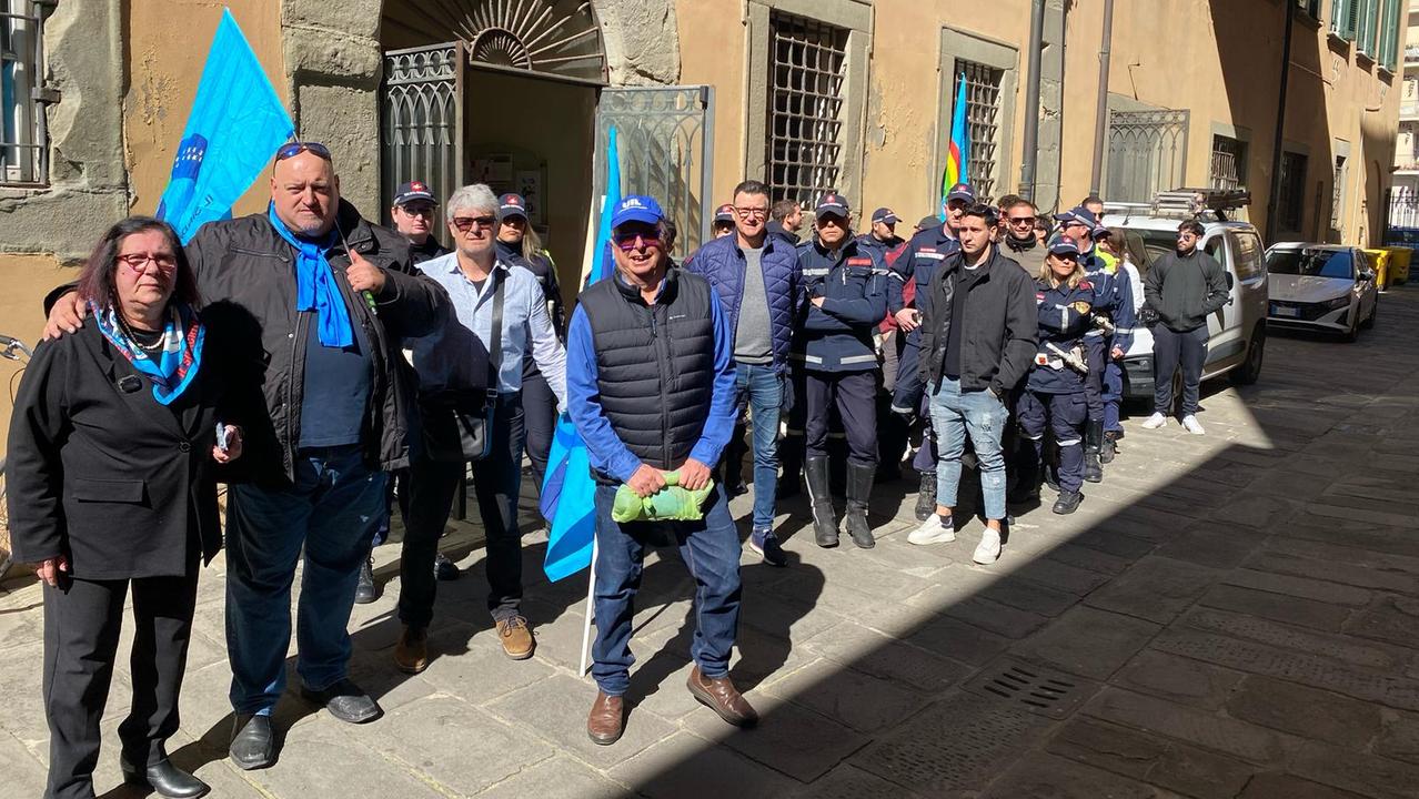 Il presidio Uil in Comune