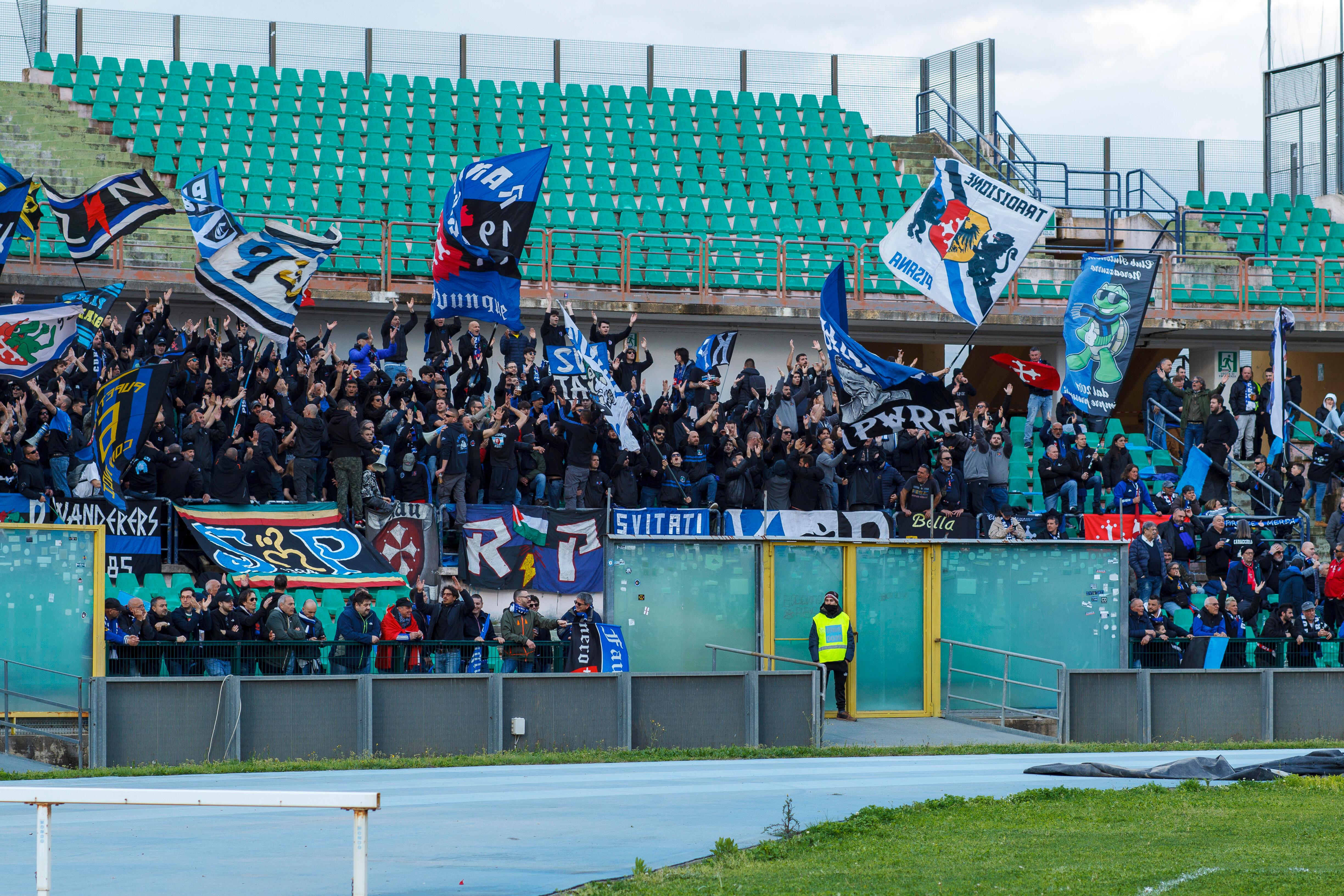 I tifosi del Pisa a Cosenza