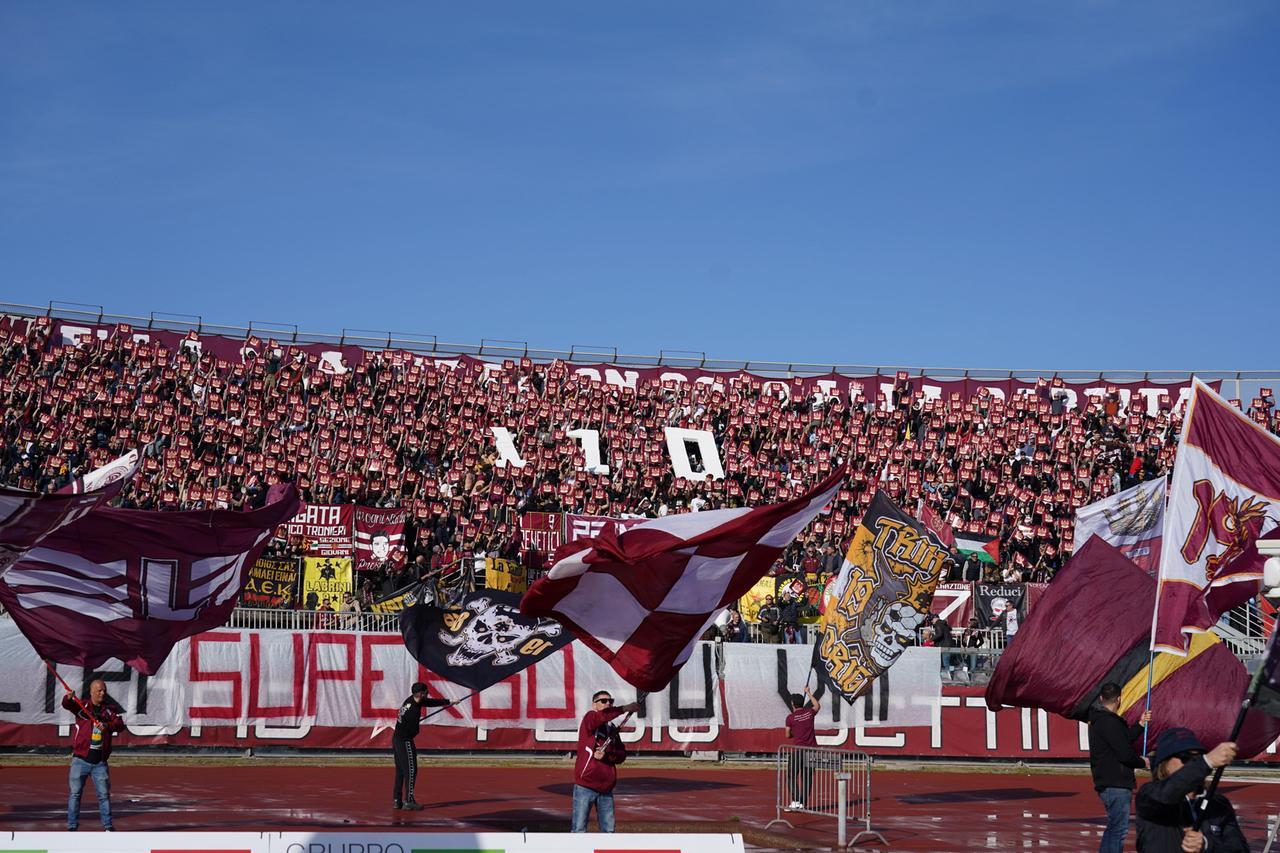 
	I&nbsp; tifosi amaranto (foto Stick)

