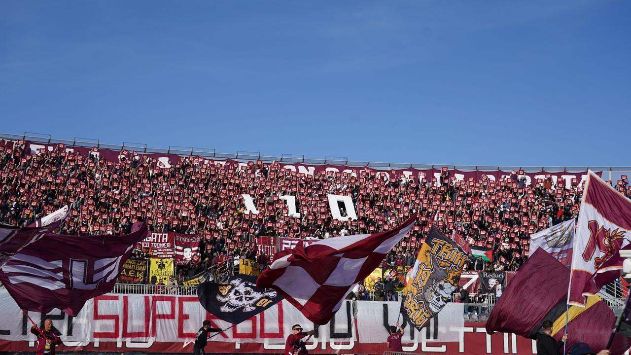 I tifosi amaranto (foto Stick)