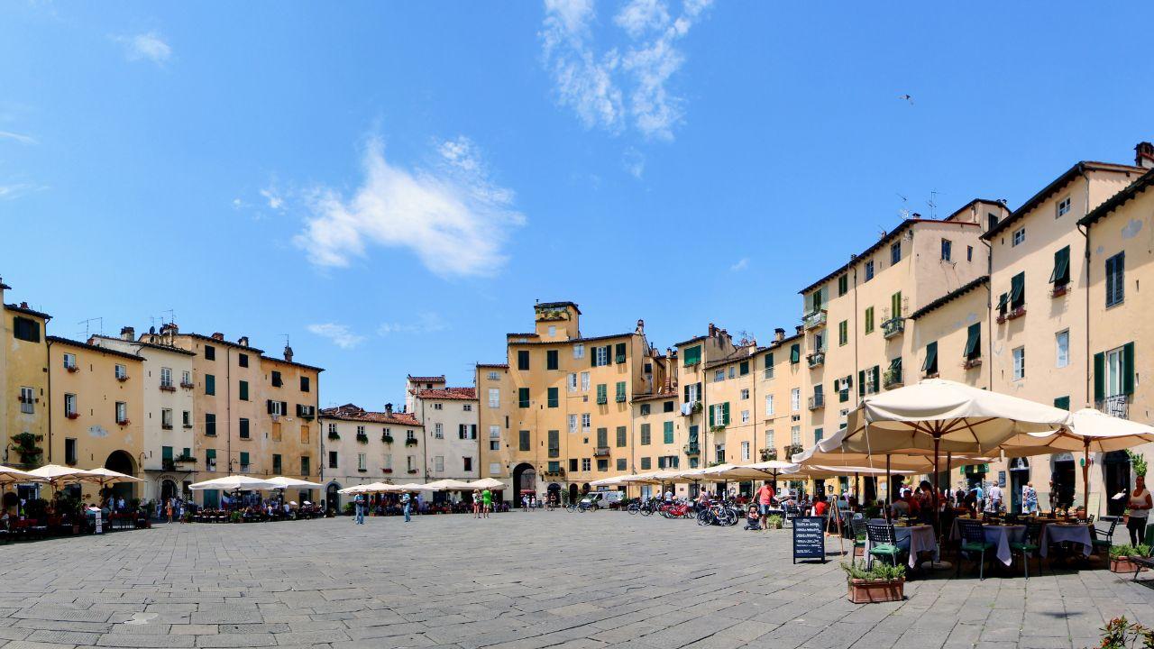
	Piazza San Michele a Lucca

