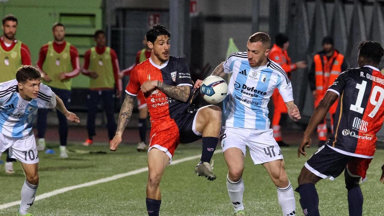 Giuseppe Mastinu in azione nella partita contro l'Entella